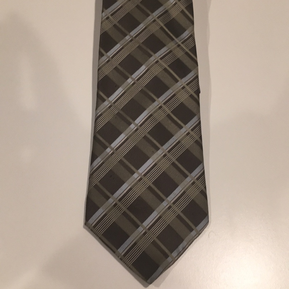 5/$25 green Calvin Klein tie. Reg width & length